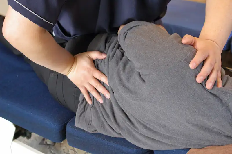 カイロプラクティック施術の様子